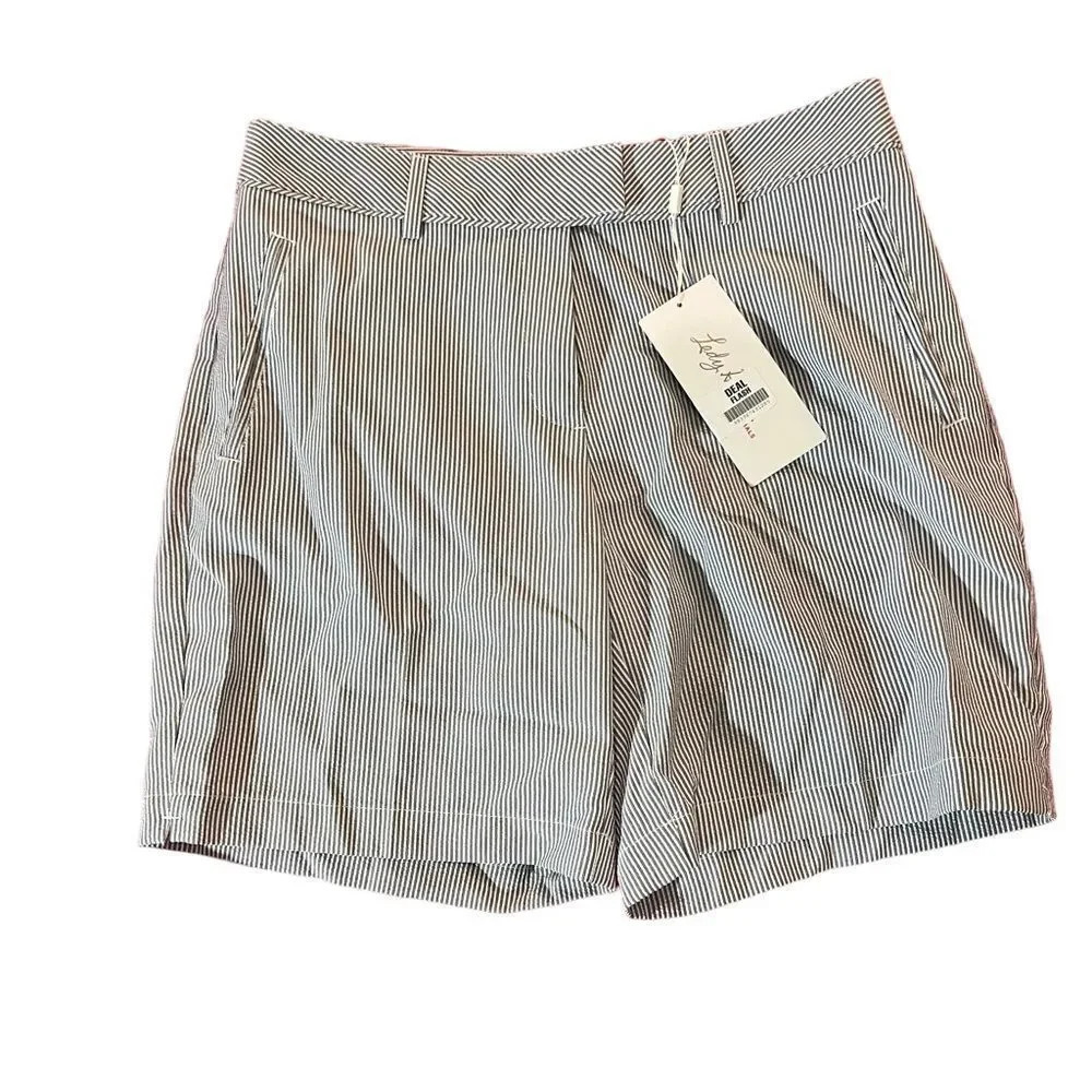 NWT Lady Hagen Essential Seersucker Shorts Women's‎ Size 4